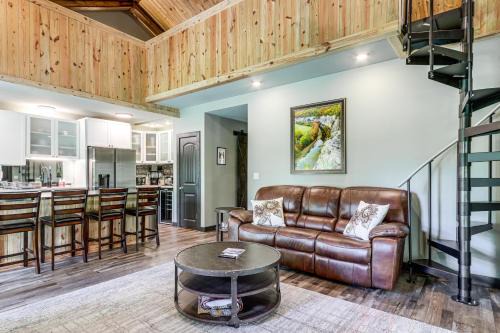 Pineville House | Ozark Barndo Near Bella Vista: Bike, Float & Grill