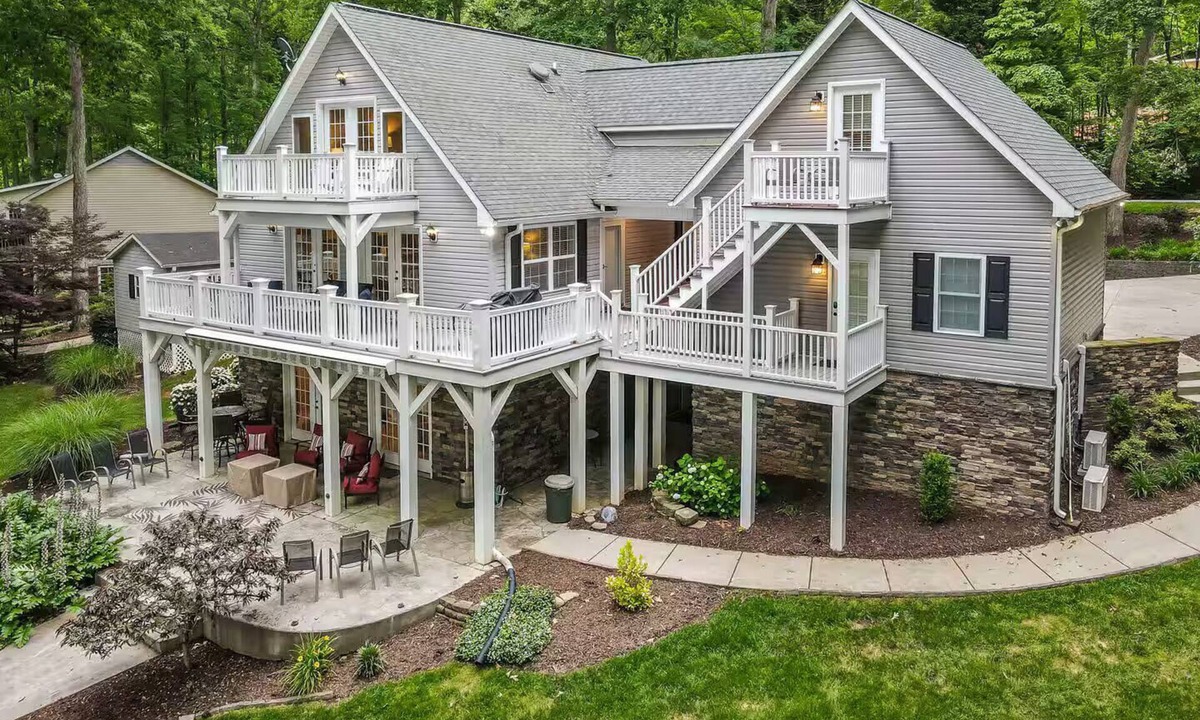 Mount Mourne House | Paradise Found - Luxury Lakefront Retreat w/Dock, Fire Pit & Game Room Sleeps 12