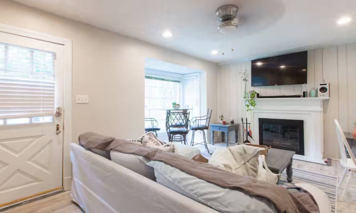 Iroquois House | Parkside Retreat