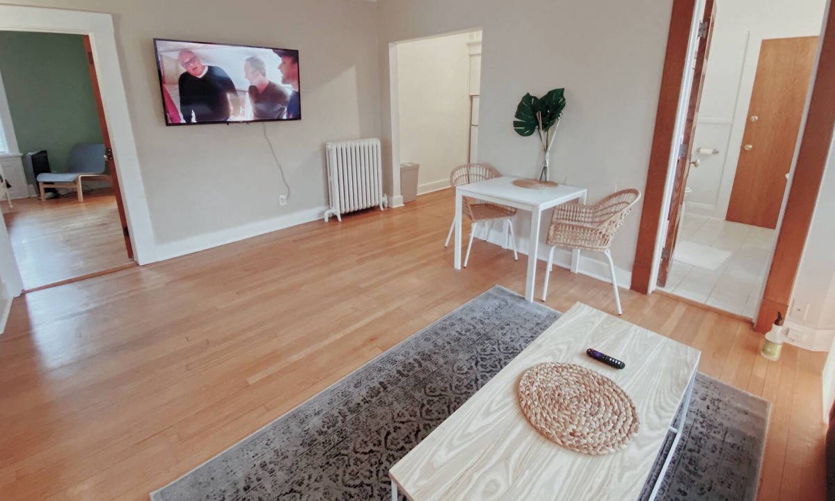 Dundee-Happy Hollow Historic District Apartment | Peaceful Bungalow 😍 Midtown, Close to Everything