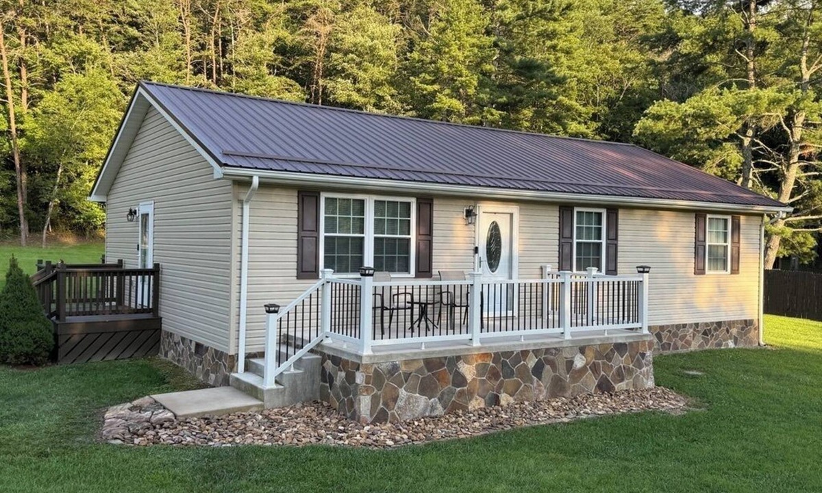 Bastian House | Peaceful & Relaxing 3BR Private Escape "Home Away from Home"