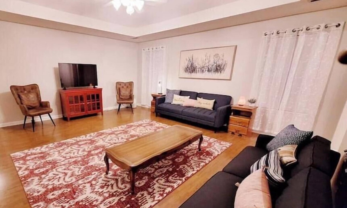 Jeffersonville House | Peaceful, Spacious Living Room, Near Downtown Louisville