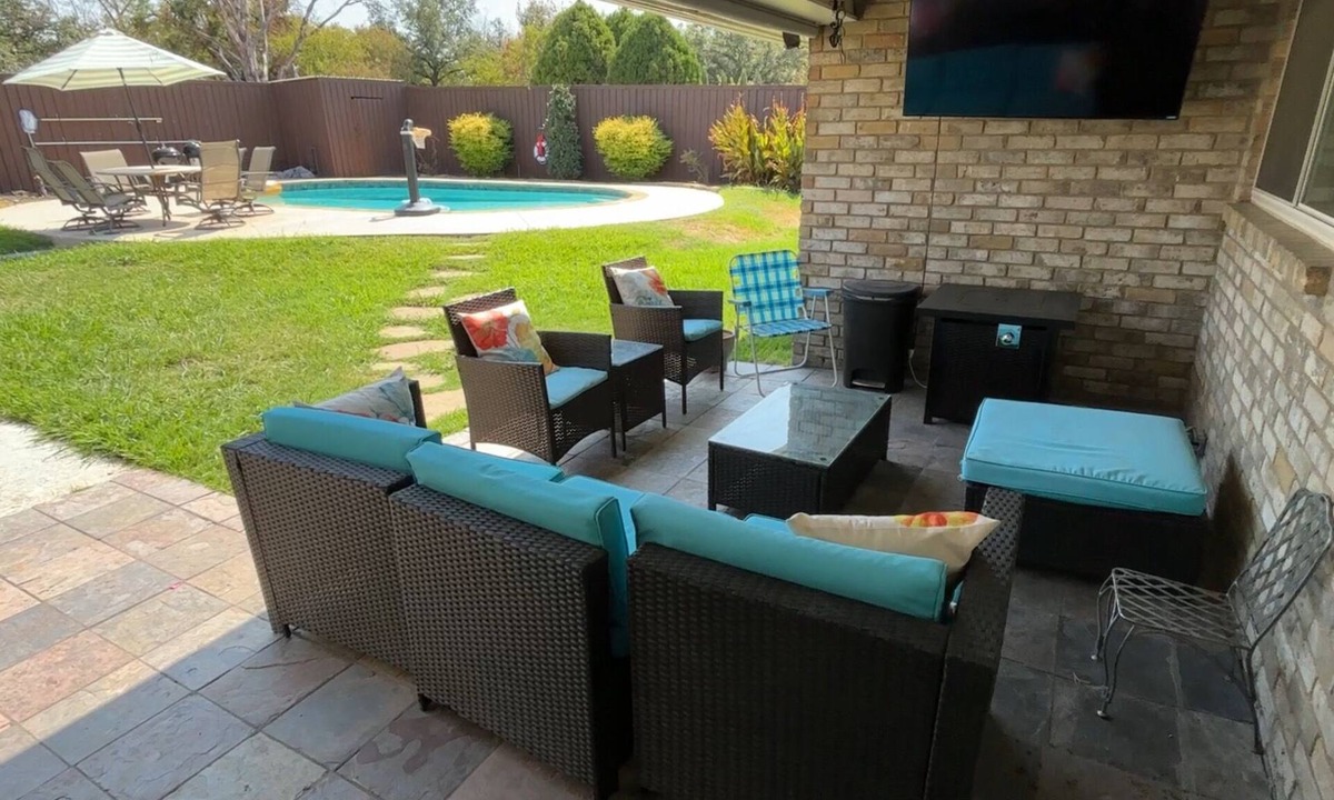Carrollton House | Peaceful Spacious Family Retreat, Fast WiFi and Minutes to Everything