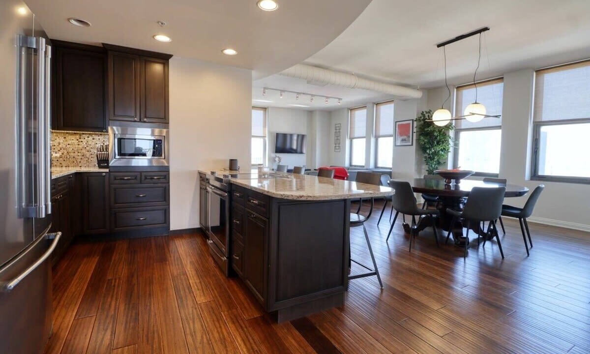 Downtown Lincoln Condo | Penthouse Condo{3 King Beds} Downtown Lincoln O st view