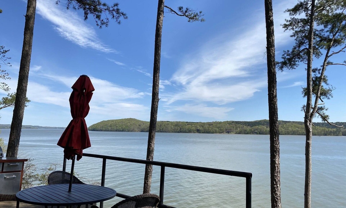 Waterloo House | Perfect lake front cottage! Now with stairs to the water!