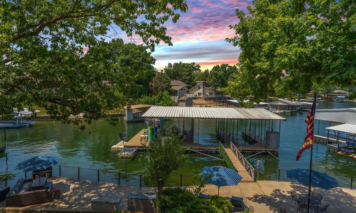 Osage Beach House | Perfect Location+Many Rooms to Gather+Huge Dock+Bring Your Boats and Your Pets!