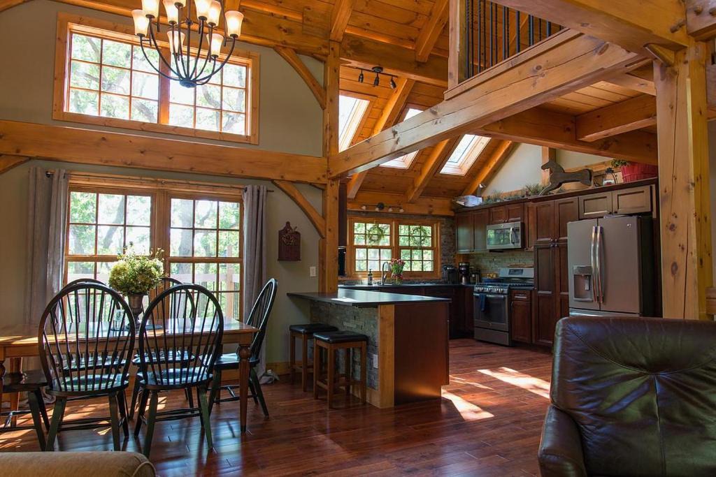 Blue Eye Cabin | Persimmon Hollow with GameRoom