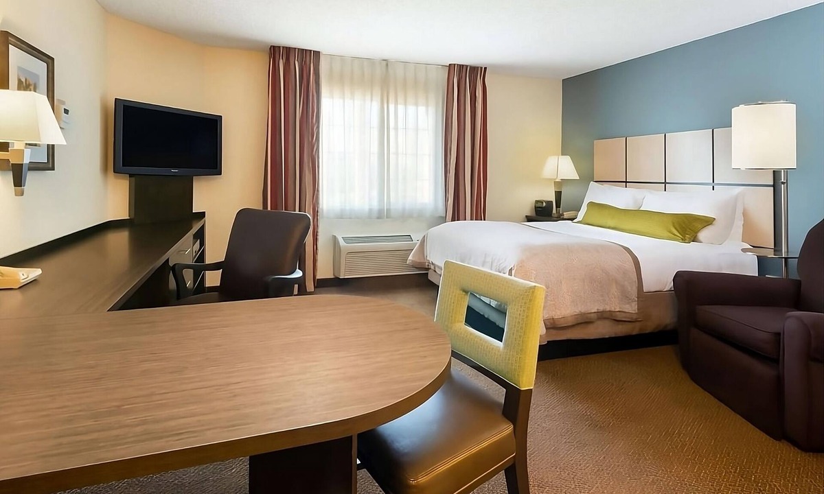 Wichita Resort | Pet-friendly Accommodation W/Fully-equipped Kitchen! FREE Parking Onsite!