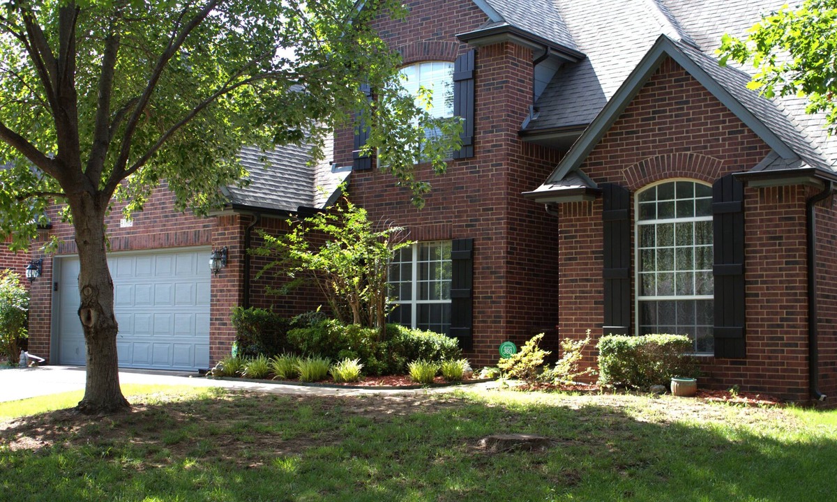 Bixby House | Phenomenal 5-bedroom house in a family-friendly Bixby neighborhood