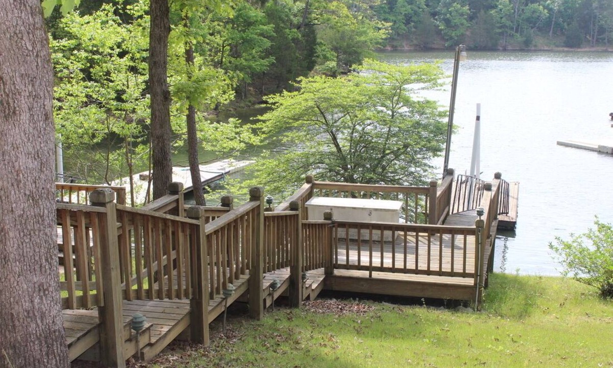 Iuka House | Pickwick Lake Front Home near Grand Harbor, 4 bedrooms, 3.5 baths, boat dock