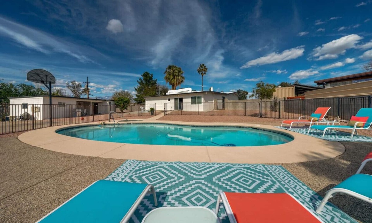 Tucson House | Pool/Huge Yard/3 BR 3 BA/Fenced/Hot Tub