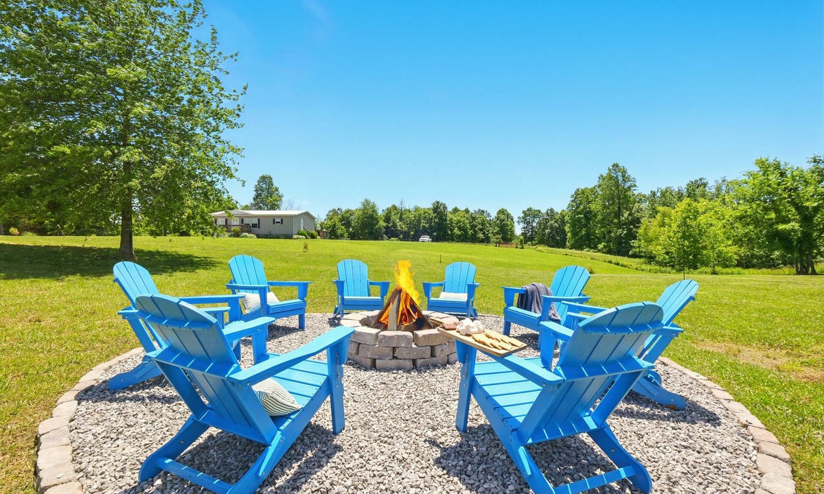 Bee Spring House | Pool Table, Theater, Fire Pit, Volleyball Court, and Game Room
