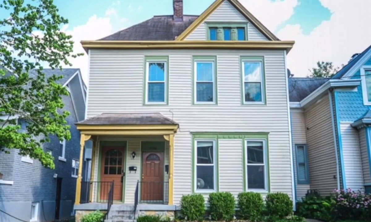 Bonnycastle House | Pop art apartment in old Victorian steps from Bardstown Road.