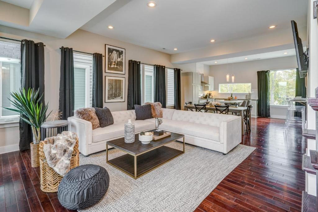 Chestnut Hill House | Posh Pad C10