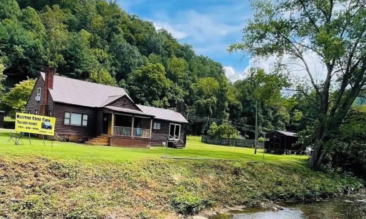 Delbarton House | Private 5 bedroom home 1/2 mile to Buffalo Trail 14 plenty of parking! Bring em!