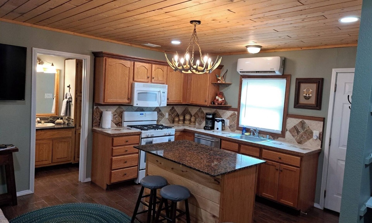 Aztec Cabin | Private cabin 6 miles from Aztec, NM & 35 miles from Durango, Colorado