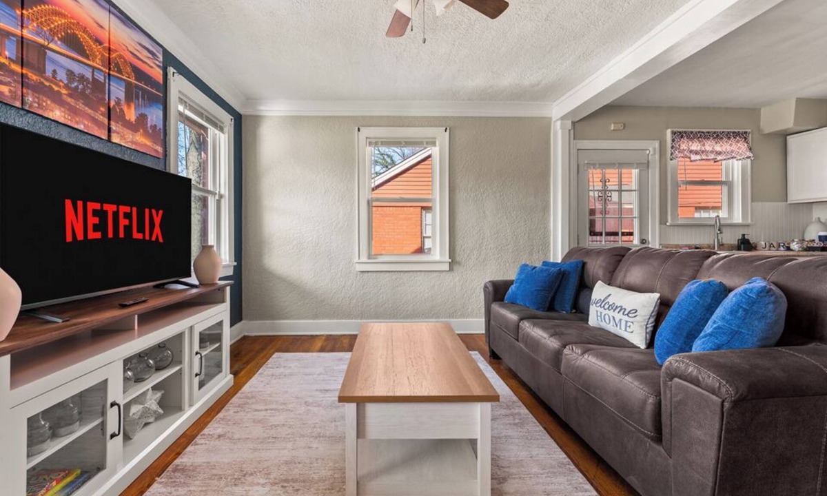Memphis House | Private Duplex Sleeps 8 2 Full Units Near Midtown Pet Friendly