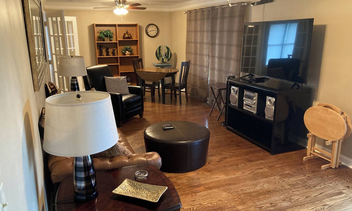 Middletown House | PRIVATE EXECUTIVE HOME 2 BR, COVERED PORCH, CLOSE TO PGA, EATS, SHOPS & XWAY