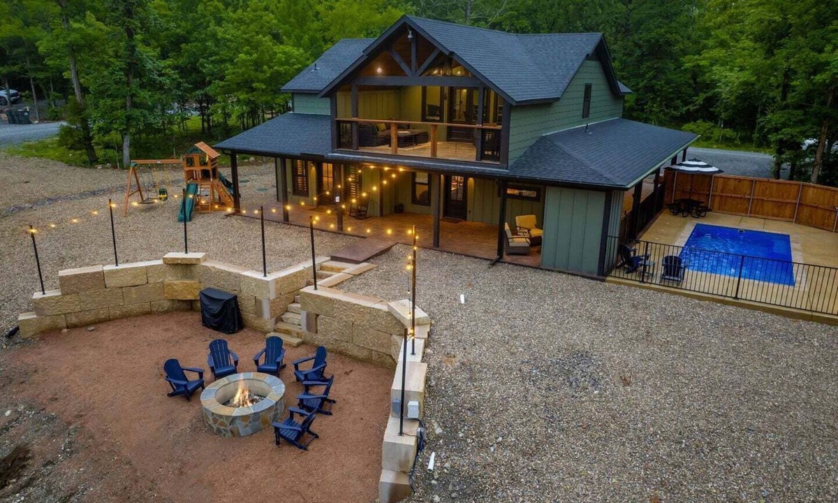 Broken Bow Cabin | Private Gated Heated Pool Hot Tub Stocked Pond Arcade & Game Tables