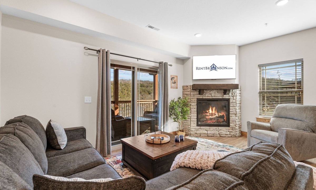Hollister House | Private Hot Tub at The Bobber Stop, Arcade, Community Pools Nearby & Free Attraction Tickets