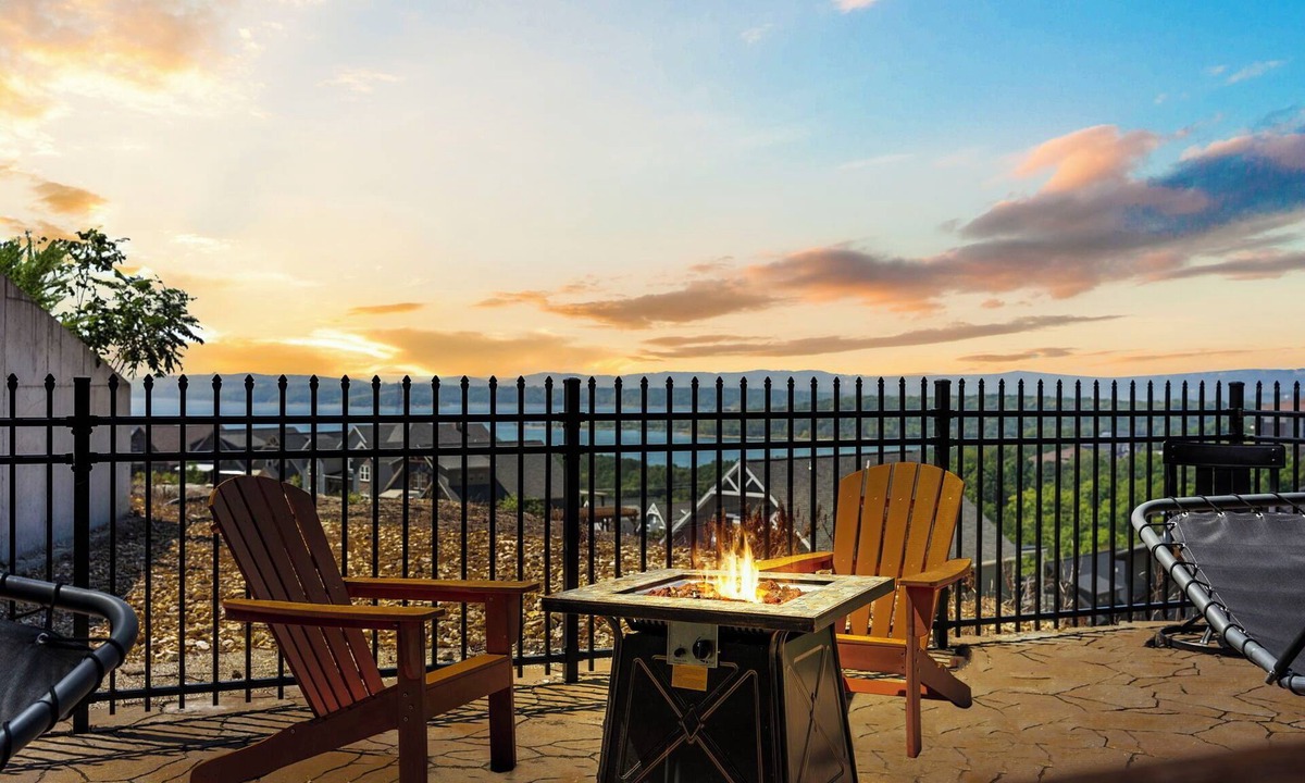 Table Rock House | Private Hot Tub-Indr/Outdr Comty Pools-Lake Views