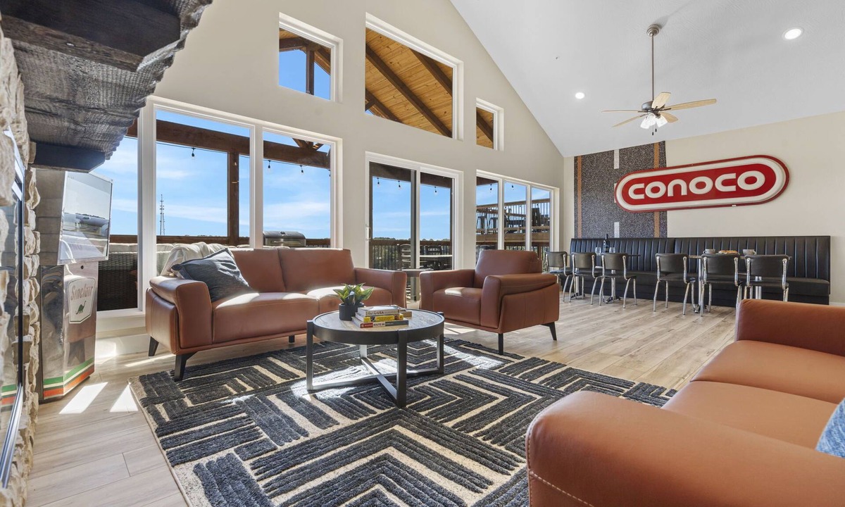 Kimberling City House | Private Hot Tub, Juke Box, Games, Community Pool, Free Silver Dollar Tickets