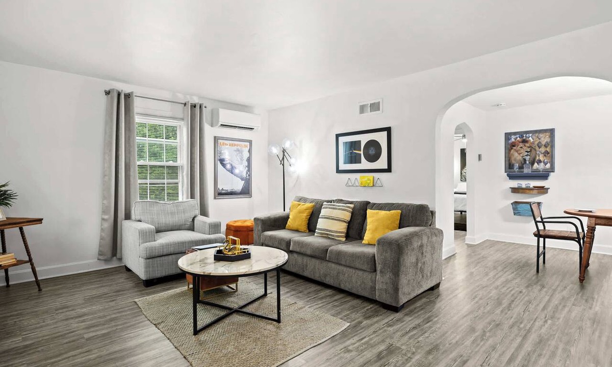 Audubon Apartment | Private king suite in Louisville's Business Center