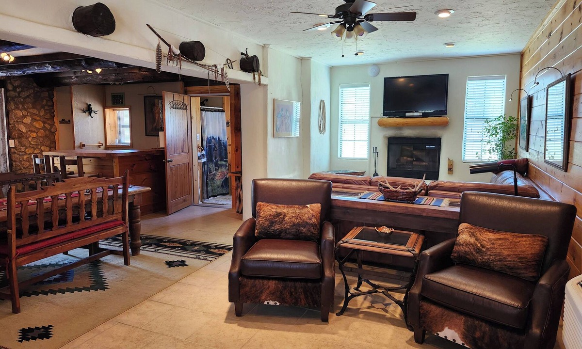 Picacho Cabin | Private Mountain Estate Lodge, Guest Suites & Bunkhouse