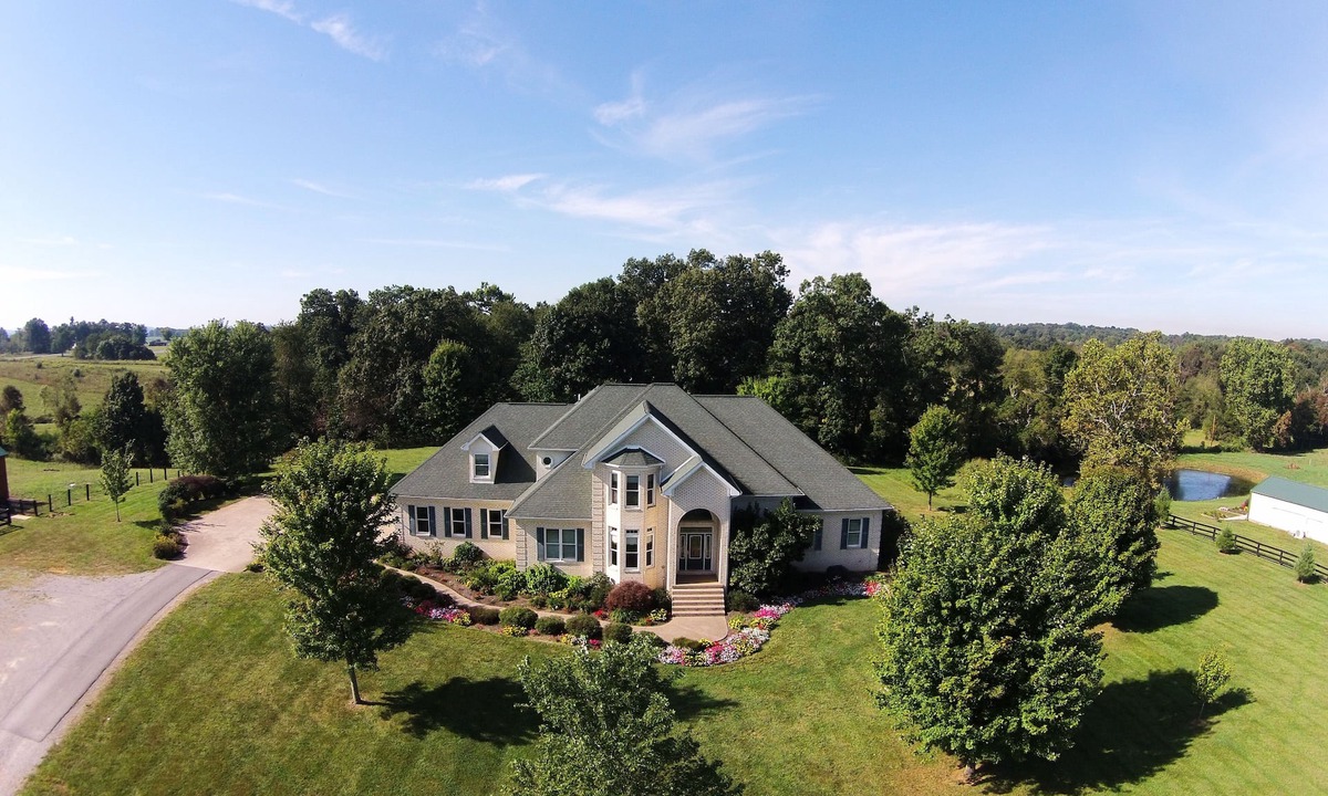 Brandenburg House | Private pool and fishing pond. Luxurious estate with 6 bedrooms and 6 bathrooms.