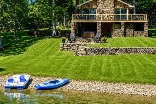 Afton House | Pub, Hot Tub, Game Room, Monkey Island Waterfront
