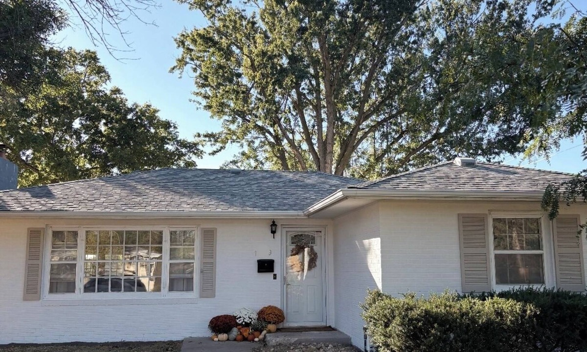 Yankton House | Quaint Brick Cottage in the Heart of Yankton SD