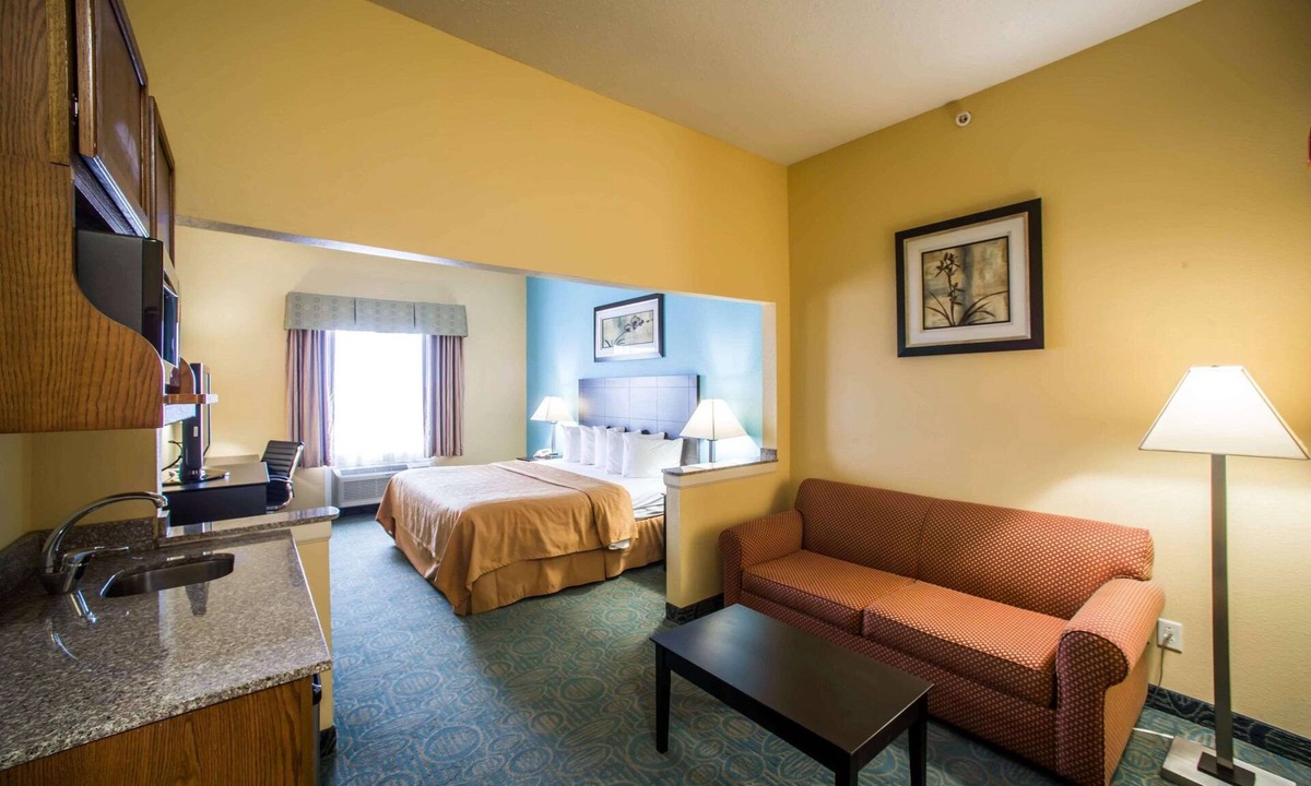 Litchfield Hotel | Quality Inn Litchfield Route 66
