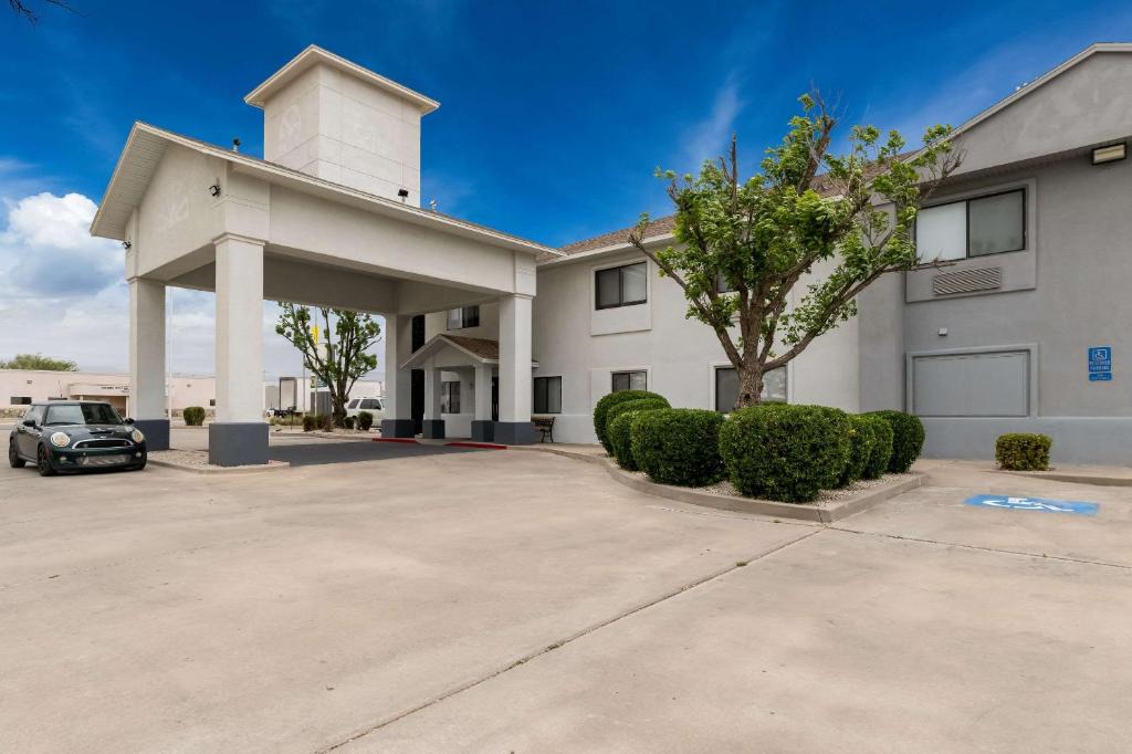 Artesia Hotel | Quality Inn & Suites Artesia