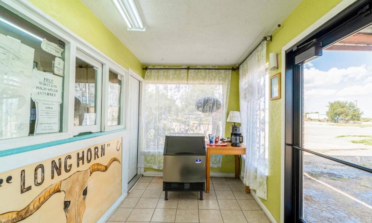 Boise City Apartment | Queen Bed | Non-Smoking