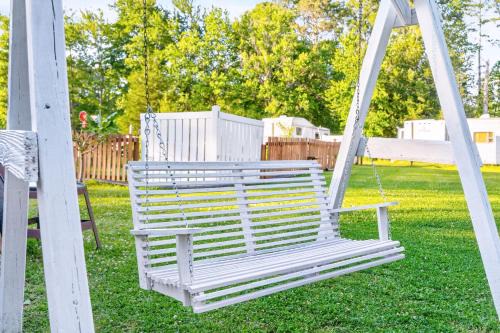 Maple Hill House | Quiet 2BR Retreat Sleeps 4 Near Beaches & Nature