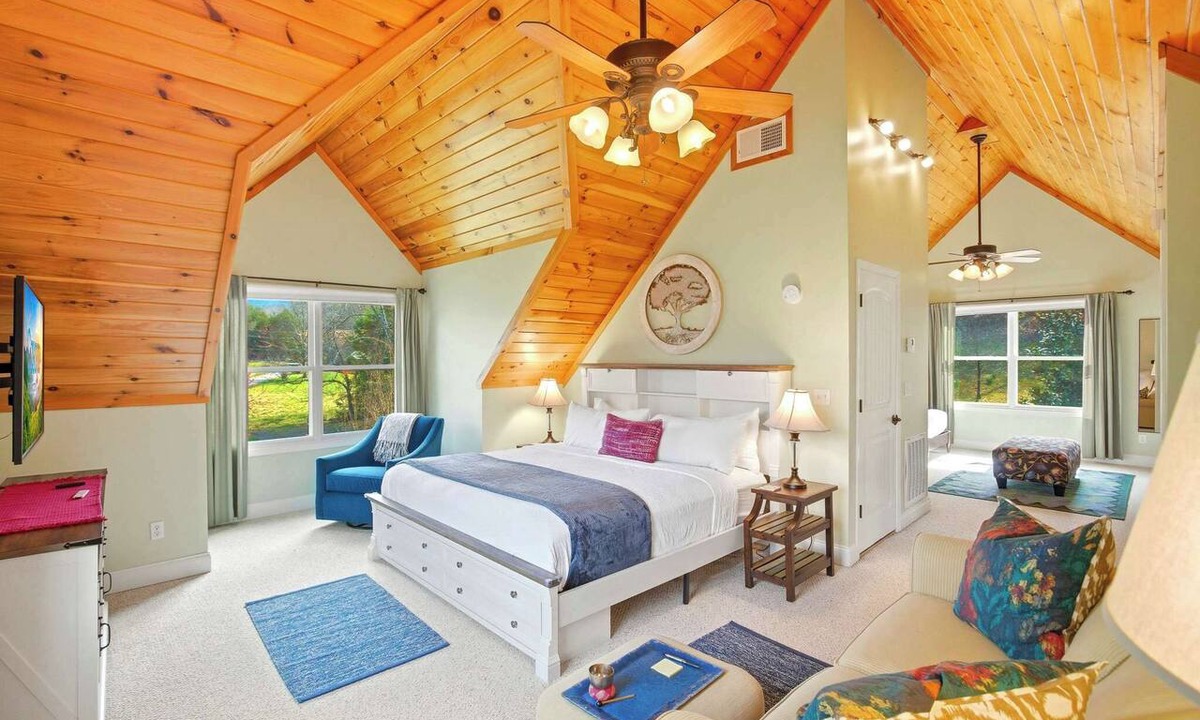 Maryville House | Quiet Clear Creek Cabin・Peaceful Mtn Views・Firepit
