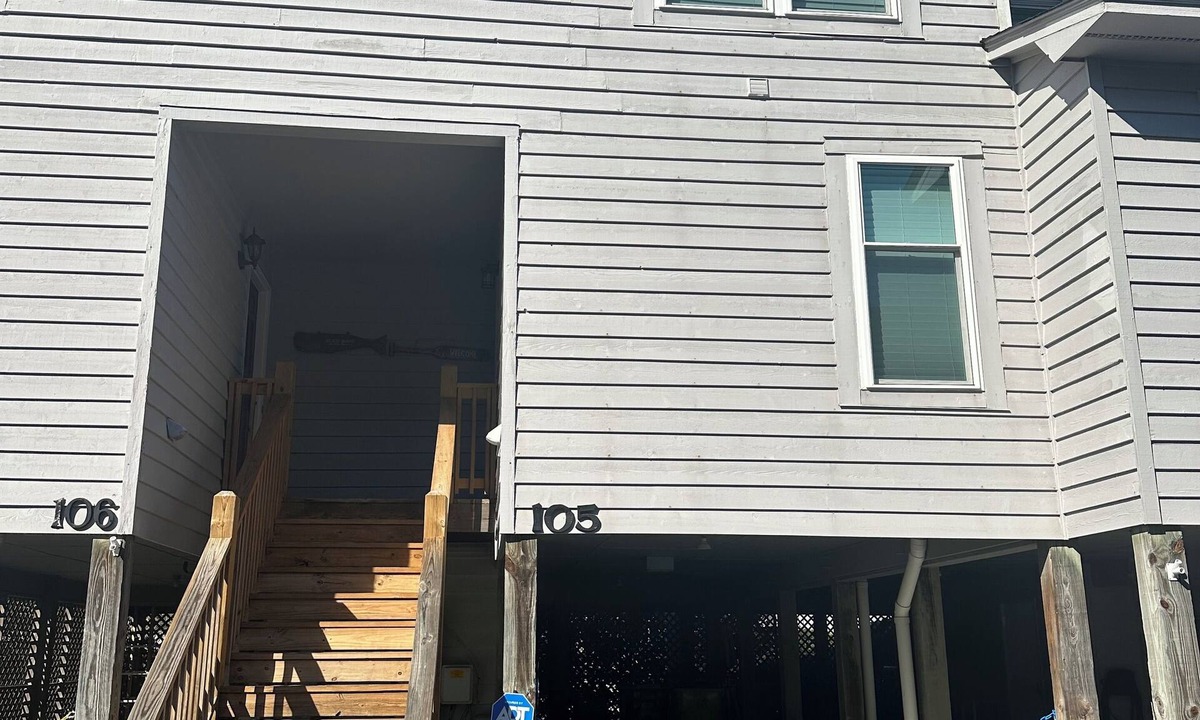 Surf City House | Quiet Island Hideaway with private beach access/pool, near shops and food.