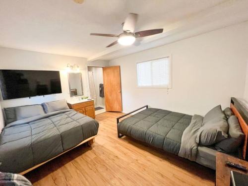 Howard House | Quiet Motel Room on Ark River - 2 beds - 15 min to Salida