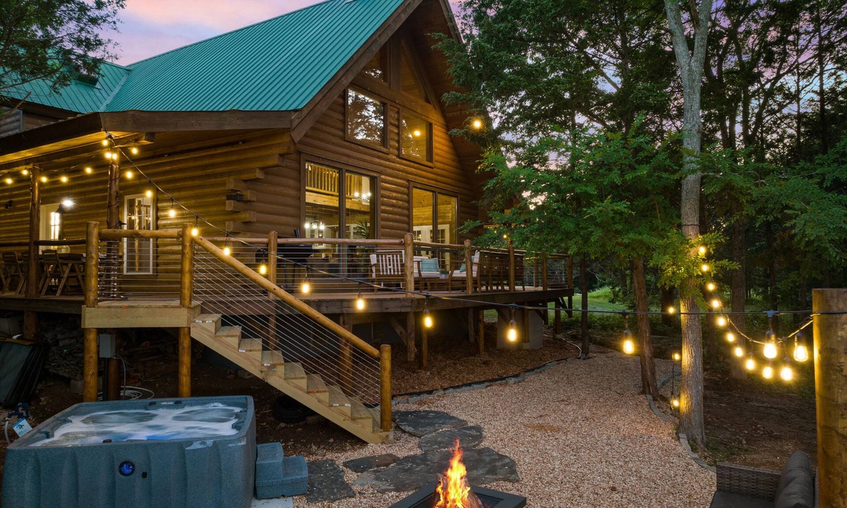 Branson Cabin | Real Log Cabin | Sleeps 32 | Forest Views/360 Deck + Games & Hot Tub