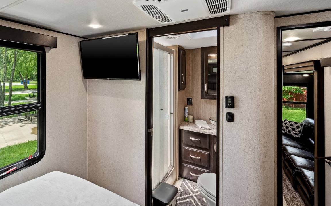 Bull Creek RV Rental | Recreational vehicle (RV) ∙ 1 bedroom ∙ 8 guests
