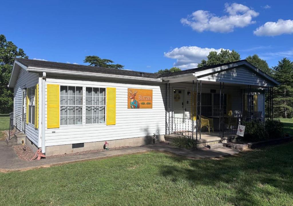 Mariah Hill House | Reindeer Crossing - Blitzen Yellow - Less than 2 mi to Holiday World