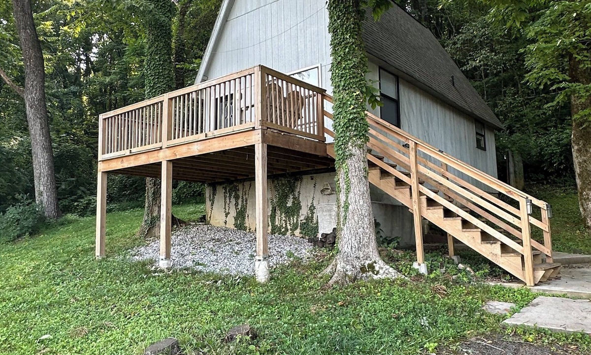 Knoxville Ski Chalet | Relaxing 1 bedroom chalet 20 mins to Downtown Knoxville/University of Tennessee