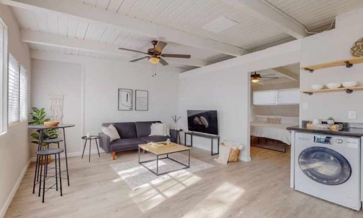 Pueblo Alto Apartment | Remodeled Courtyard Apt w/King Bed, In-Unit W&D