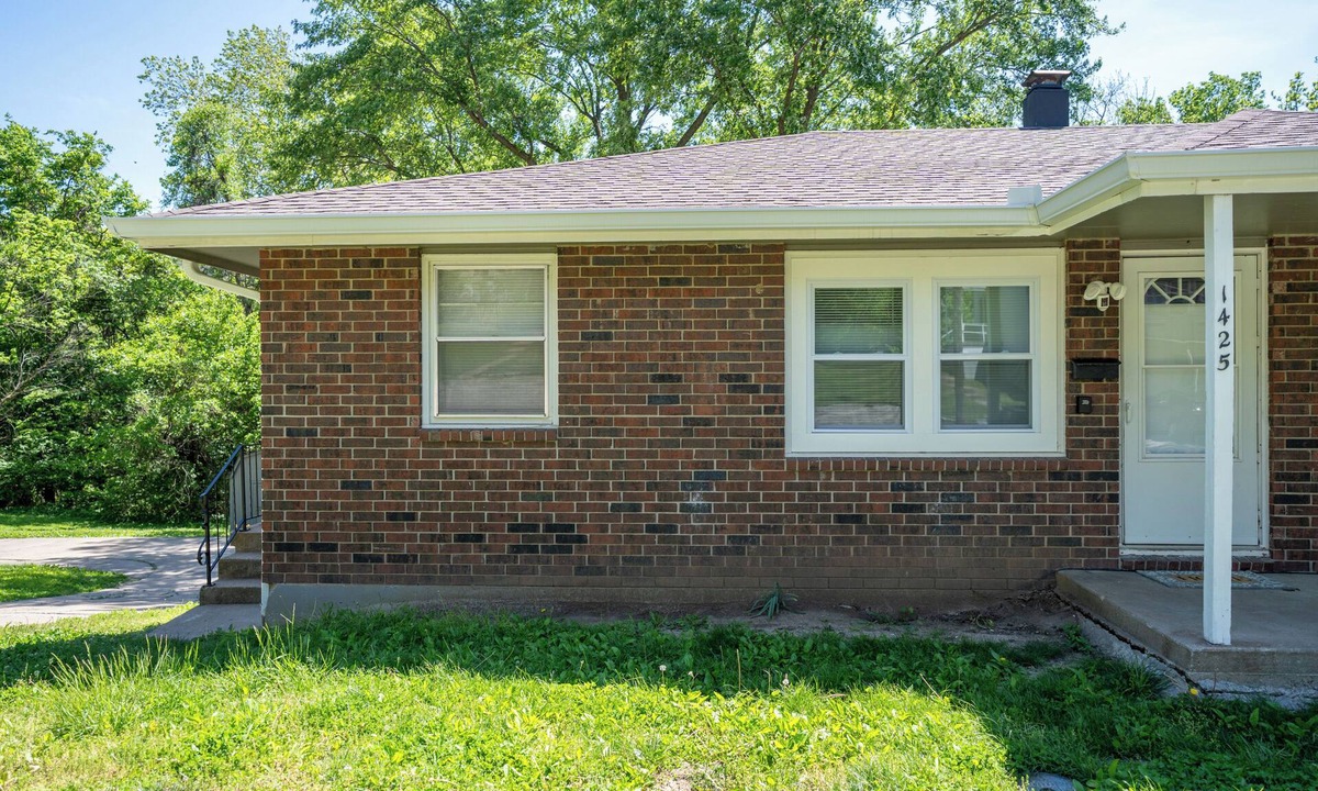 Independence House | Remodeled Entire Home With Garage & King/Queen Bed In Convenient Location