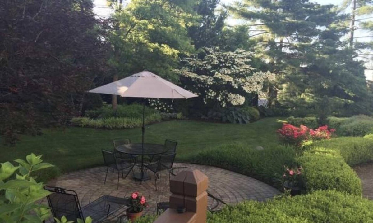 Lake Forest House | Rent your Derby house! Updated, amenities, minutes from Valhalla!