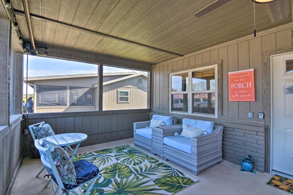 Lampe House | Resort Cabin with Nearby Pool and Lake Access!