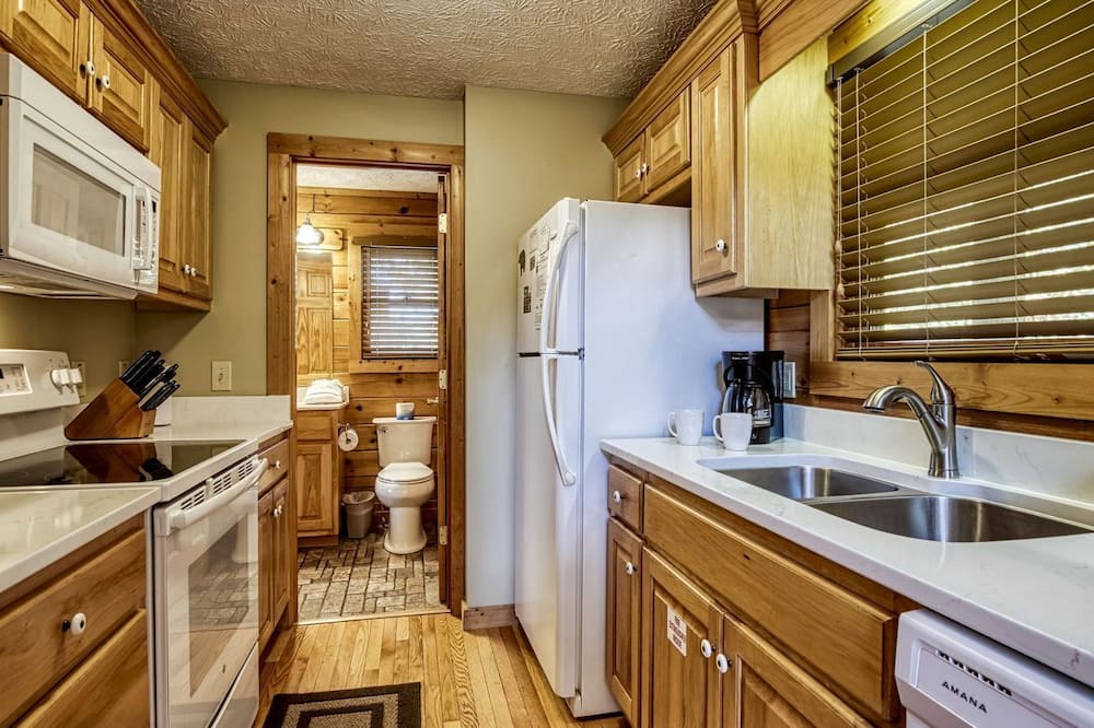 Black Bear Falls Cabin | Rest and Relax in this Fully-Equipped Cabin Rental in Gatlinburg, Tennessee