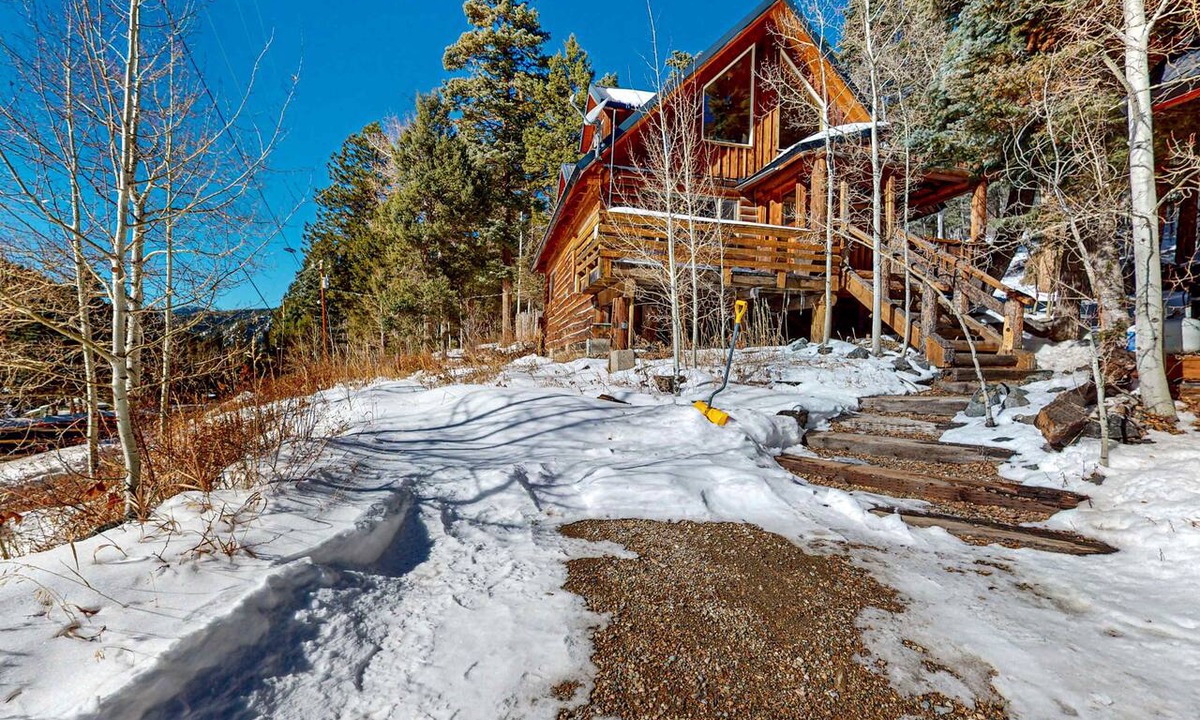 Taos Ski Valley Cabin | Ridgerunner Cabin - Ski Retreat with Hot Tub