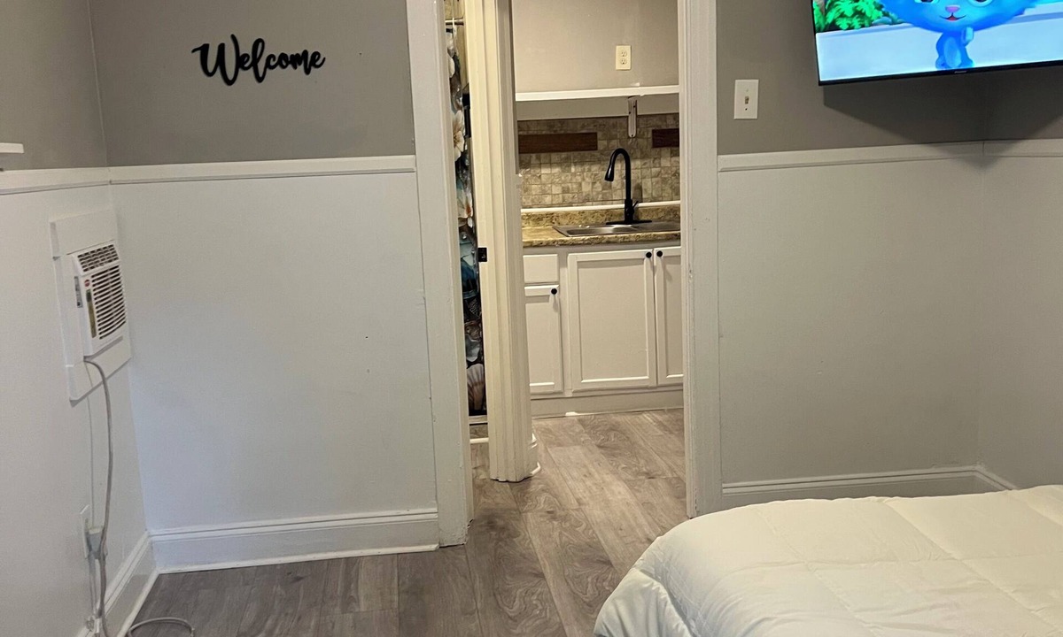 Capital View Apartment | Riley’s Cozy Apartment Pets Welcome No Fees