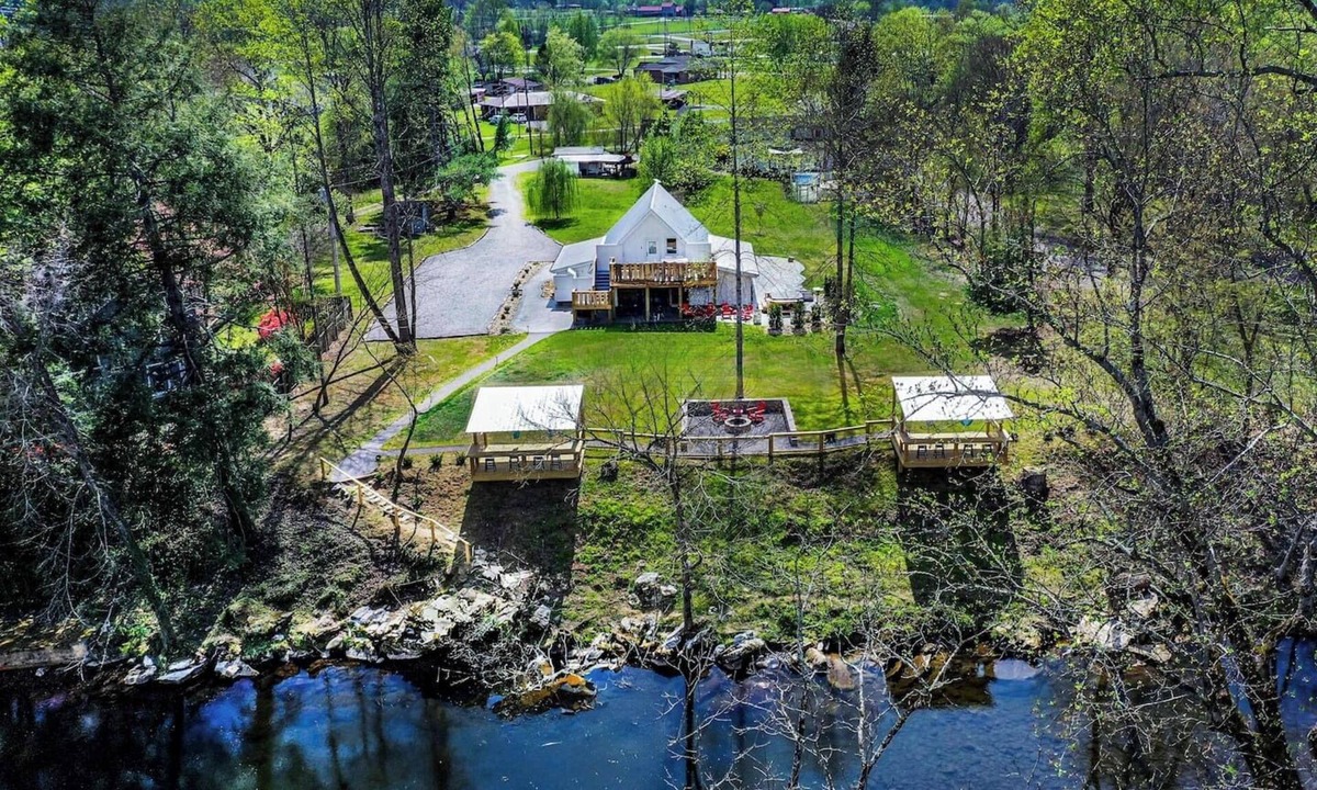 Townsend House | Riverfront Farmhouse & Barndominium. Perfect spot!
